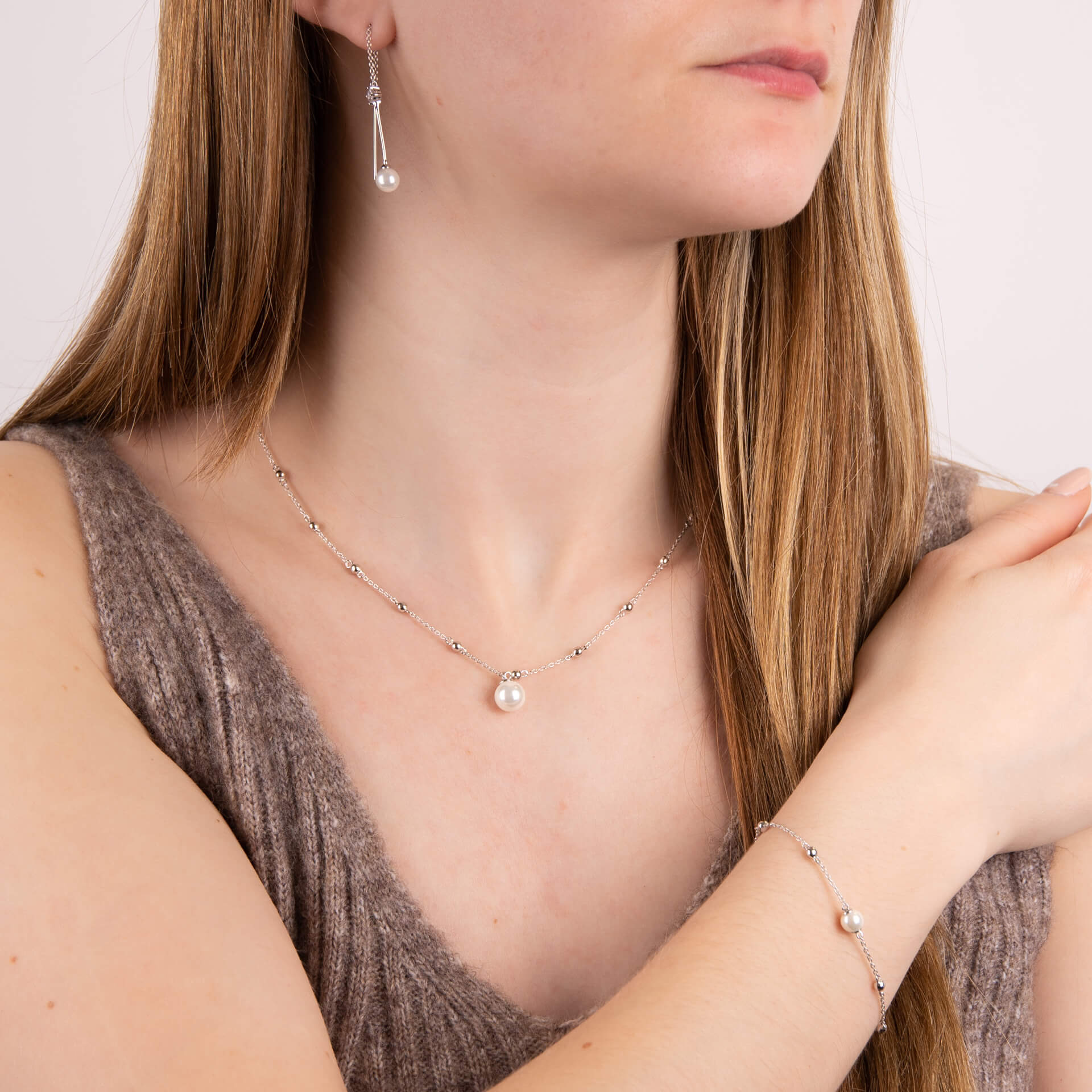Station Bracelet with Shell Pearl