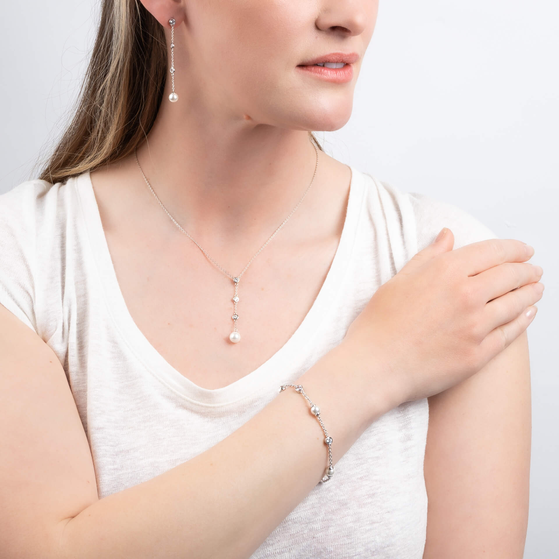 Alternating Shell Pearl and Zirconia Station Bracelet