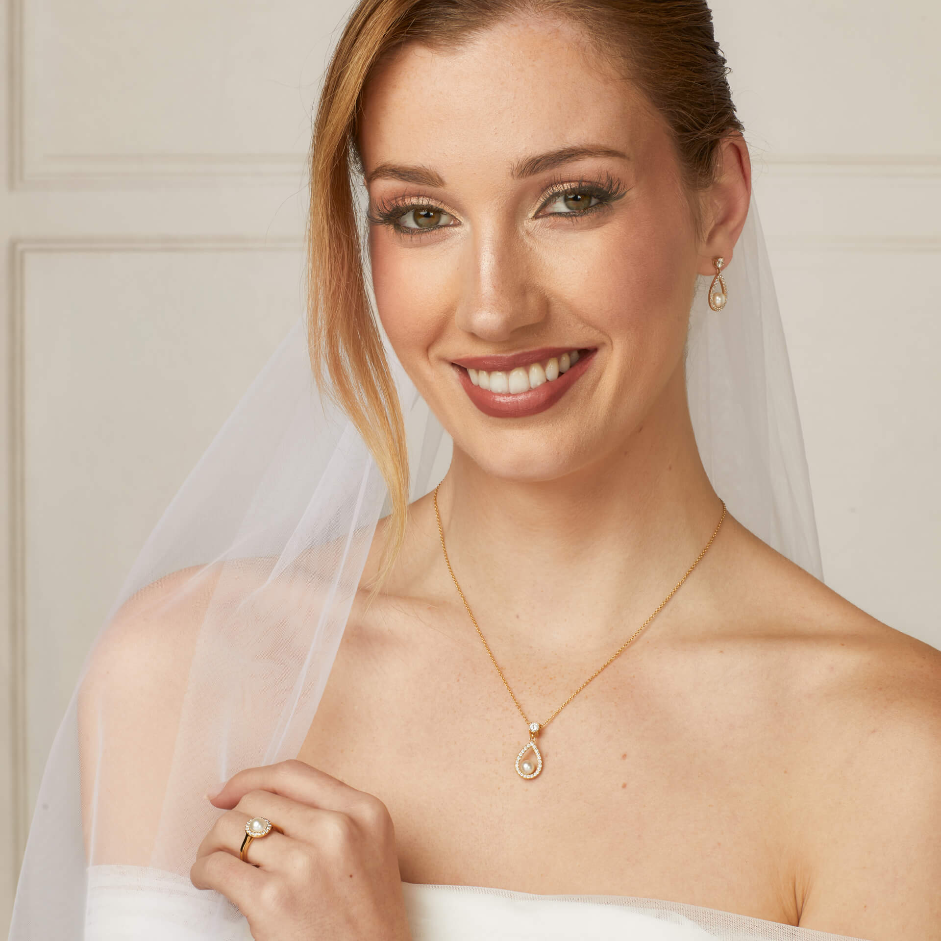 Open Halo Teardrop Pendant with Shell Pearl