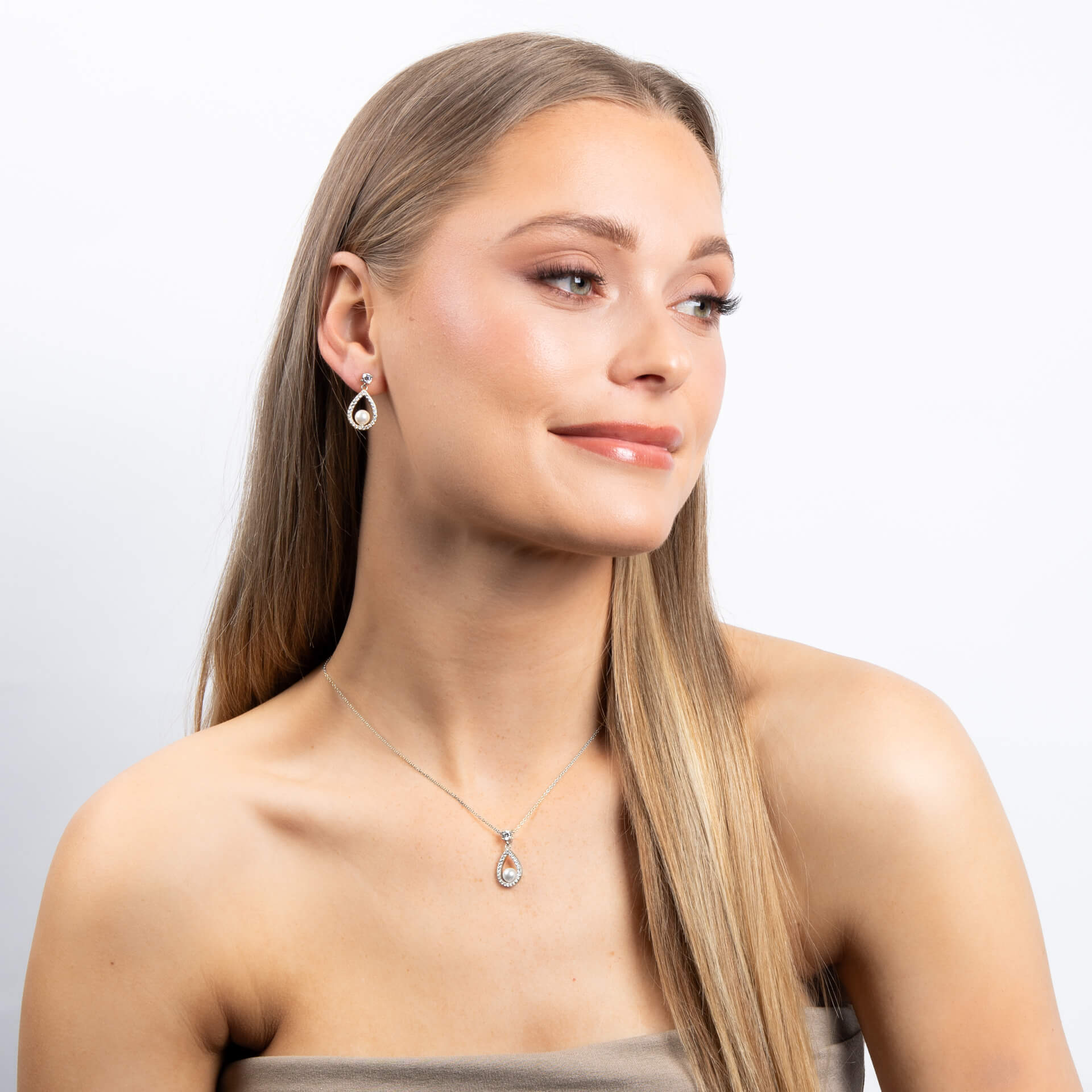 Open Halo Teardrop Pendant with Shell Pearl