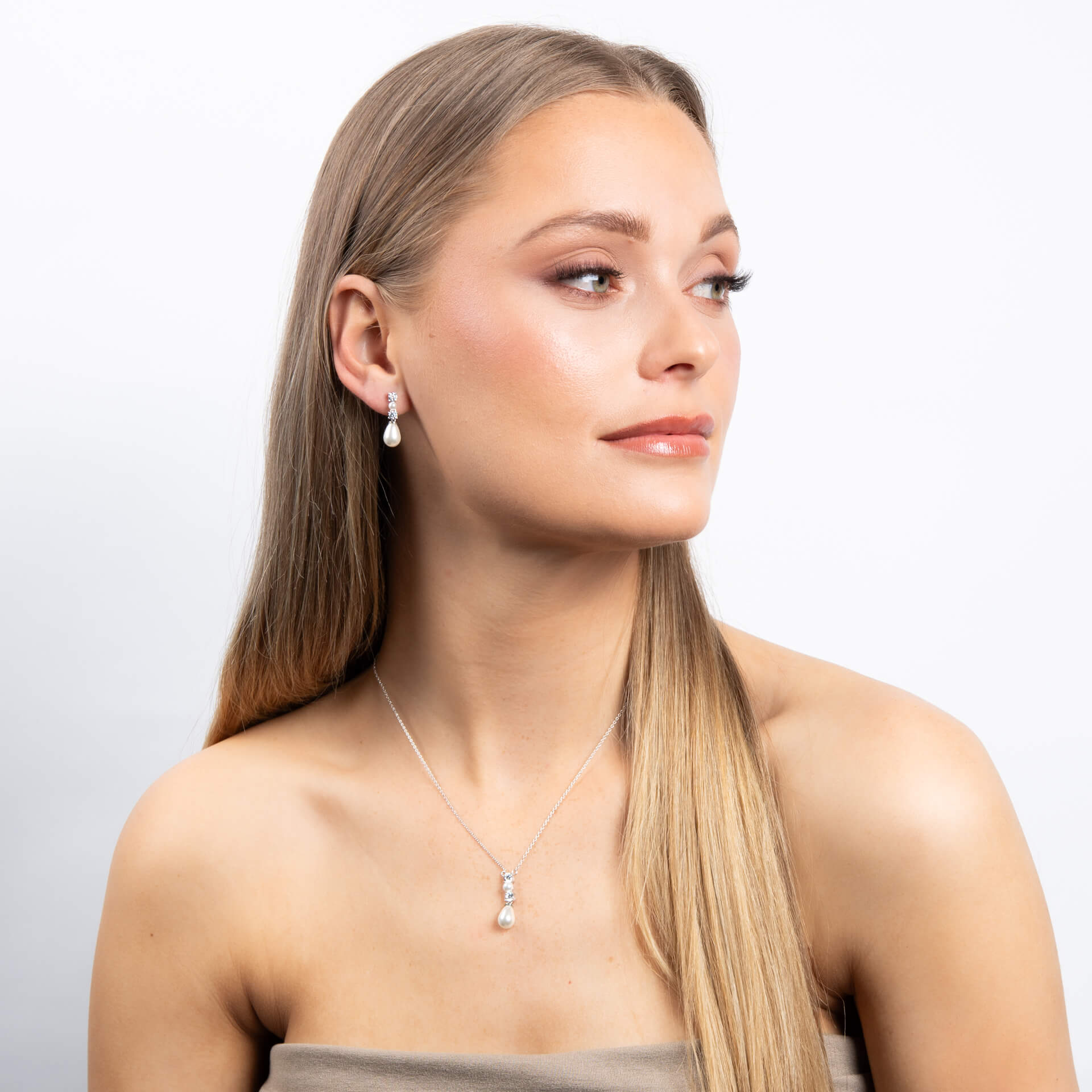 Alternating Shell Pearl and Zirconia Drop Necklace